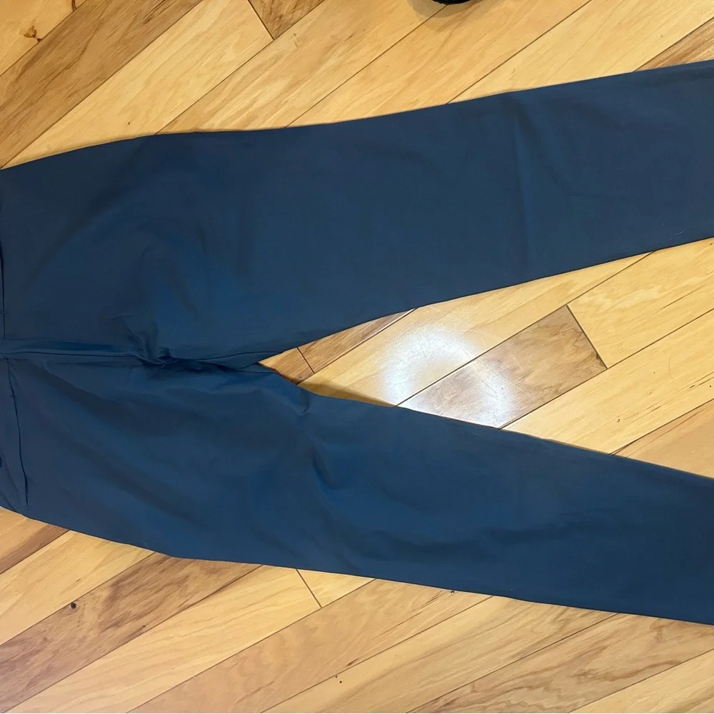 NWT Fabletics The Don Men's 5-Pocket Trouser Pants in Onyx (Gray)
